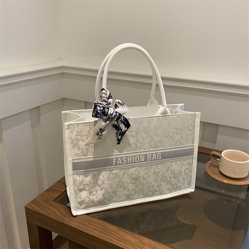 Luxury Bags Collection - Luxe elegante dames handtas met geborduurd