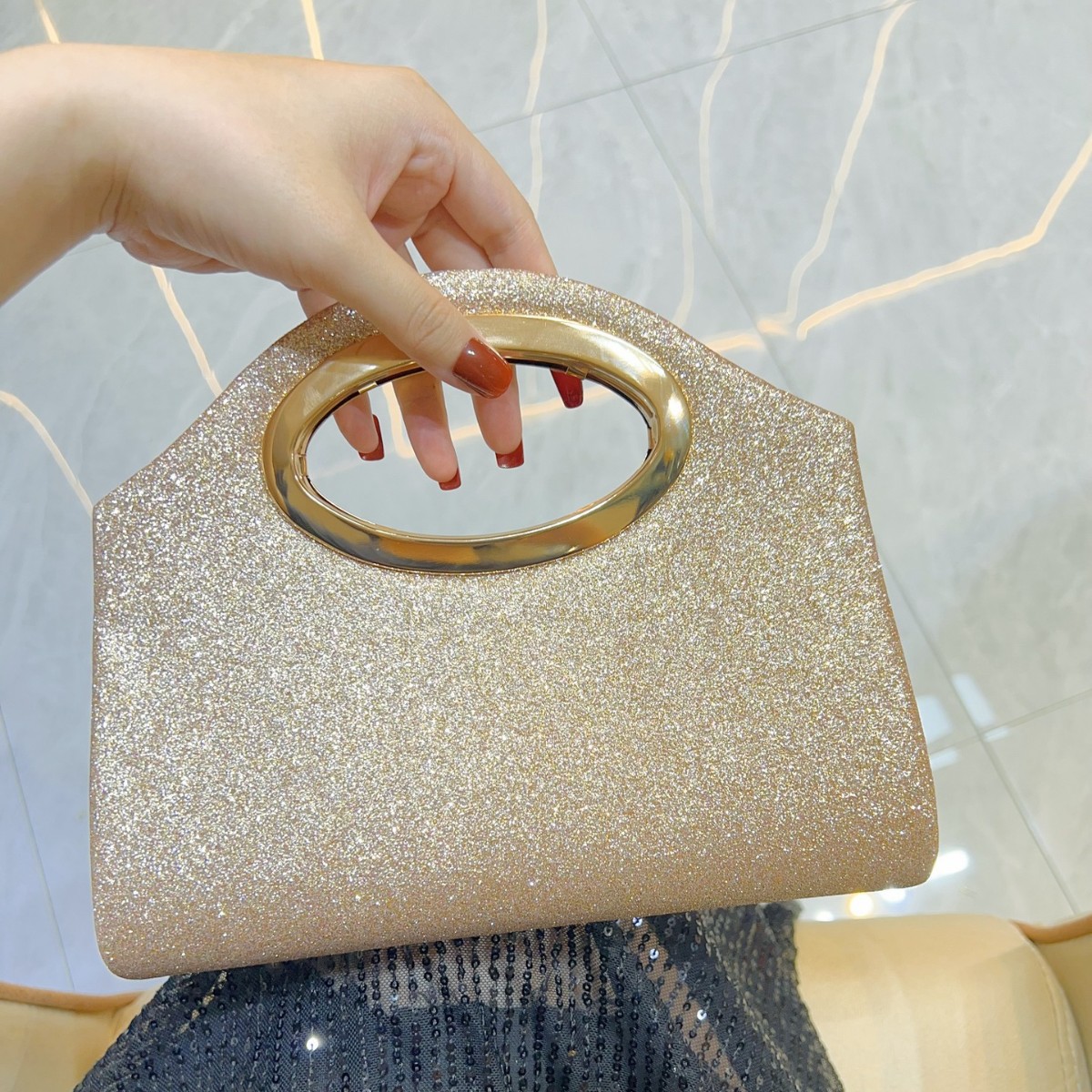 Nieuwe grensoverschrijdende da - Luxury Bags News recensie en prijs