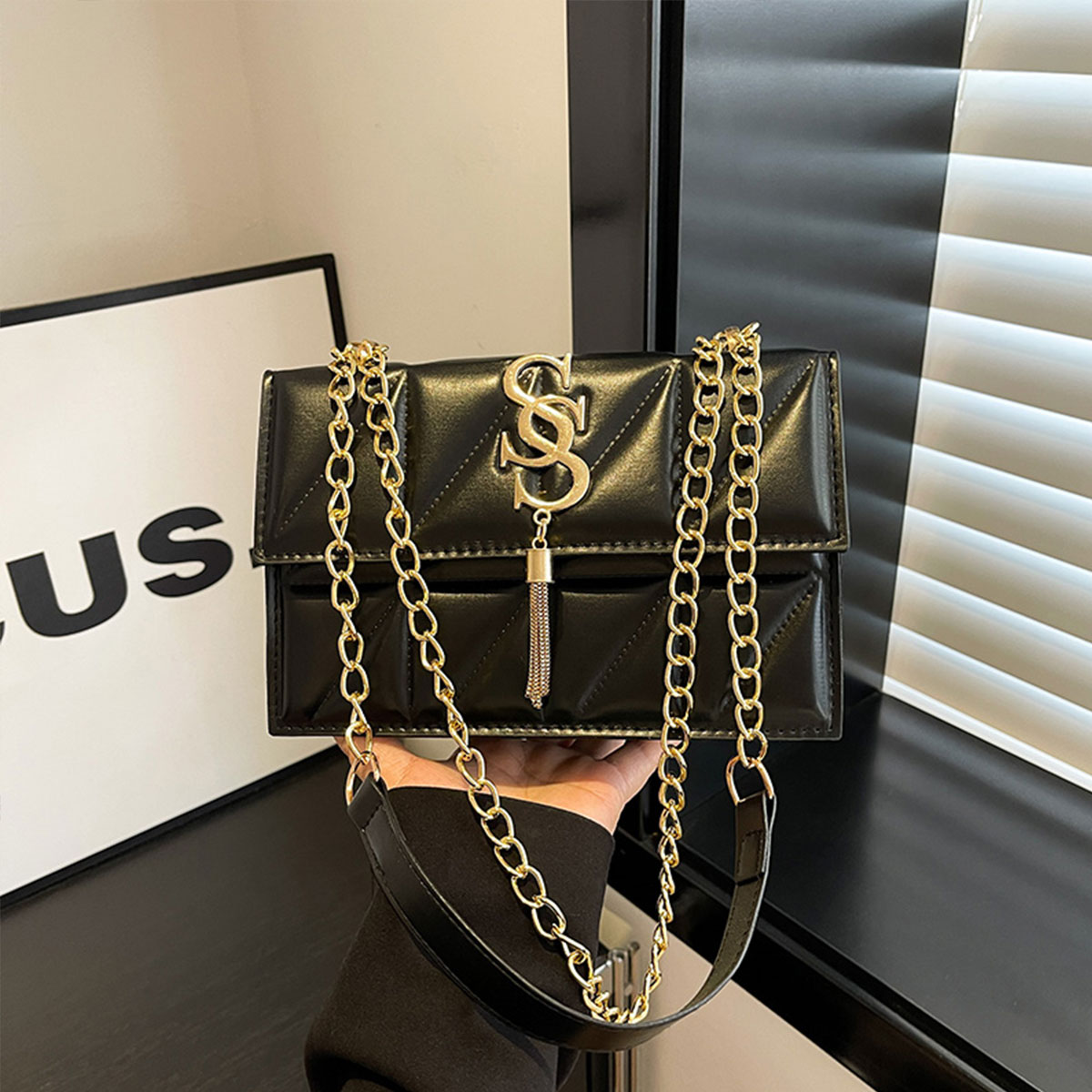 Modieuze, elegante, gewatteerd - Luxury Bags Lv recensie en prijs